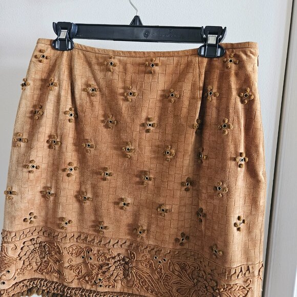 SHOWSTOPPING DESIGNER ESCADA SUEDE SUIT WITH MAGNIFICENT DETAILING- SIZE 40 - Picture 7 of 12